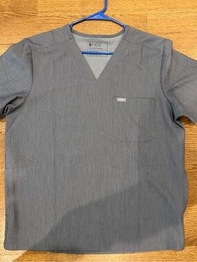 FIGS One Pocket Scrub Top Technical Collection Black Women’s Size L